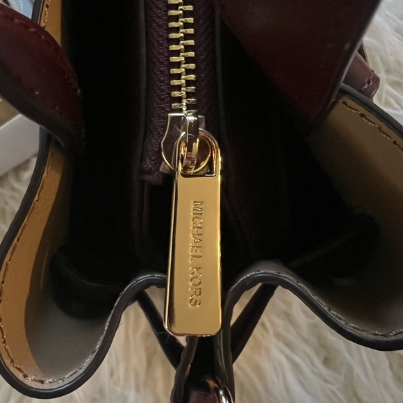 Michael Kors handbag Emelia Oxblood - Picture 7 of 9